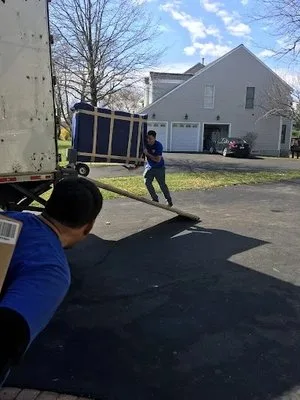 March Movers INC photo 1