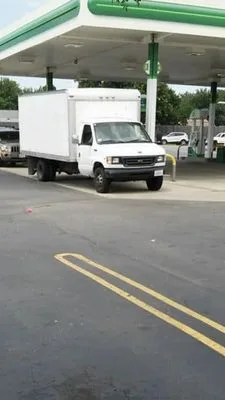 Victor's Movers & Mia's Packing photo 4